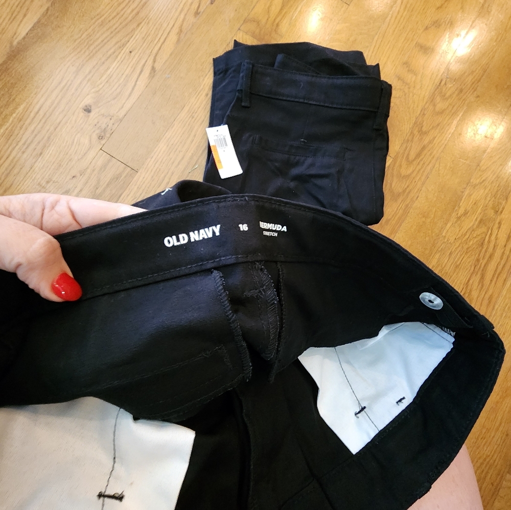 SU1 - Old NAVY Black Bermuda Stretch Shorts - Picture 4 of 4